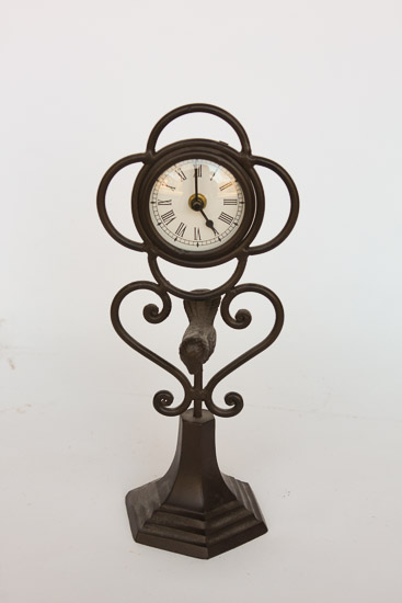 Tabletop Pedestal Clock $8